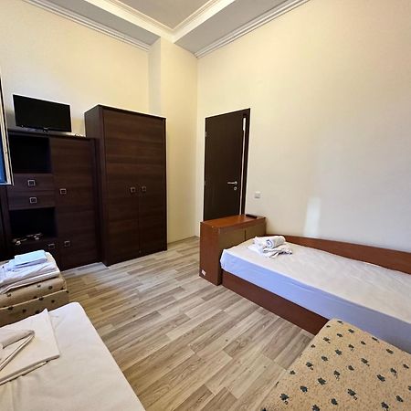 Apartments In Vip Classic Pantai Sunny Bagian luar foto