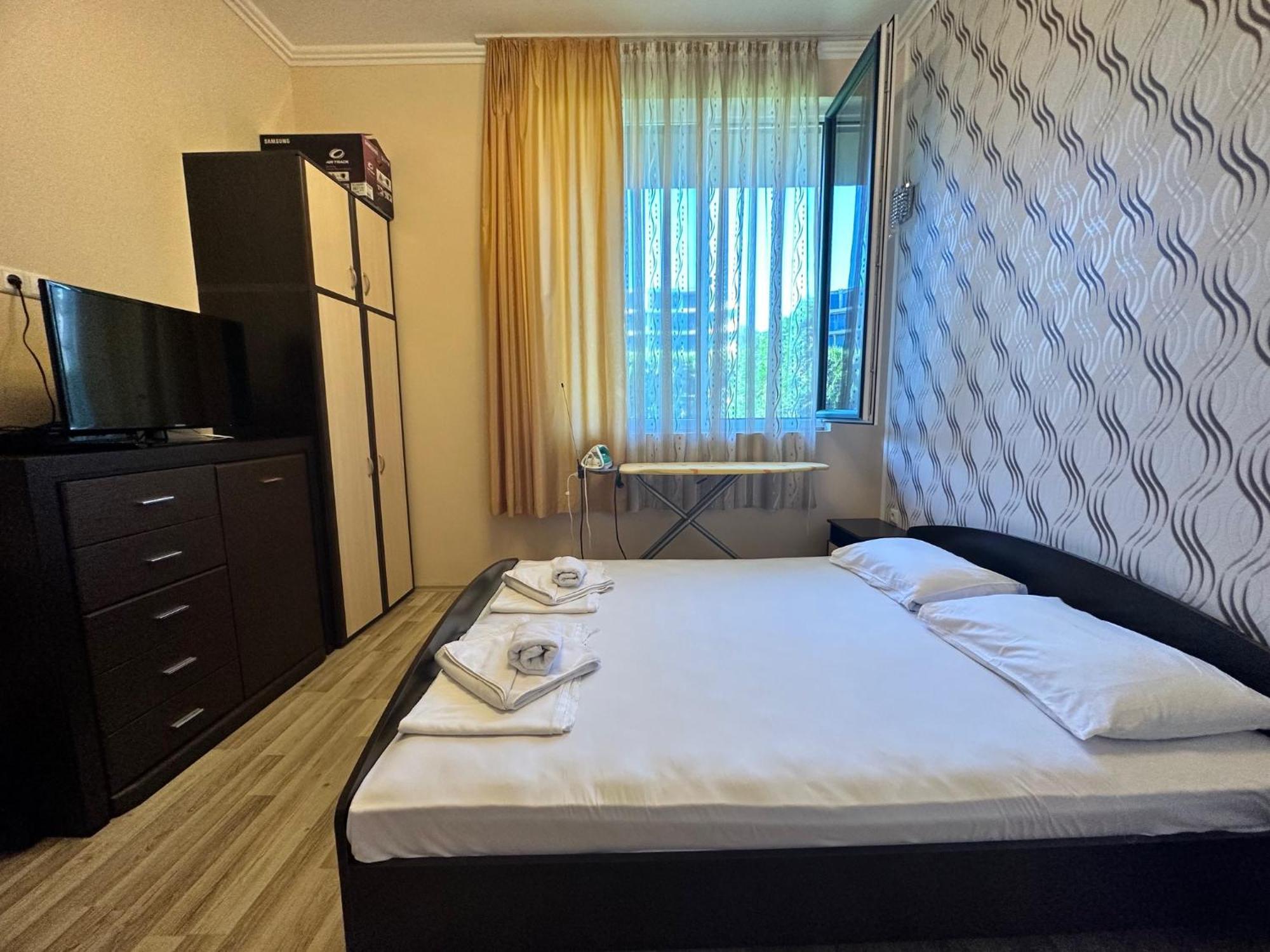 Apartments In Vip Classic Pantai Sunny Bagian luar foto