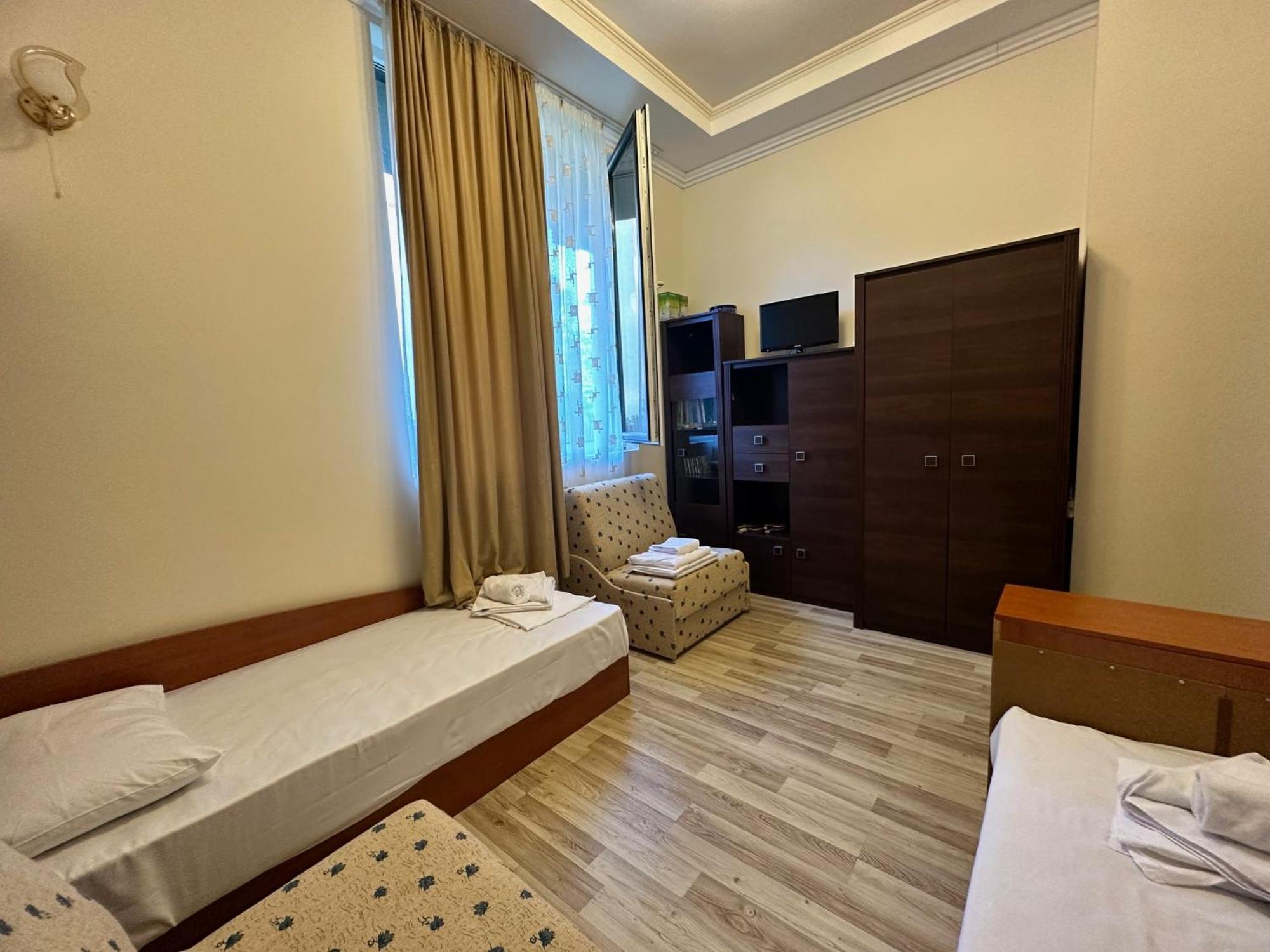Apartments In Vip Classic Pantai Sunny Bagian luar foto
